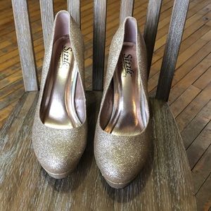 Gold sparkly pumps